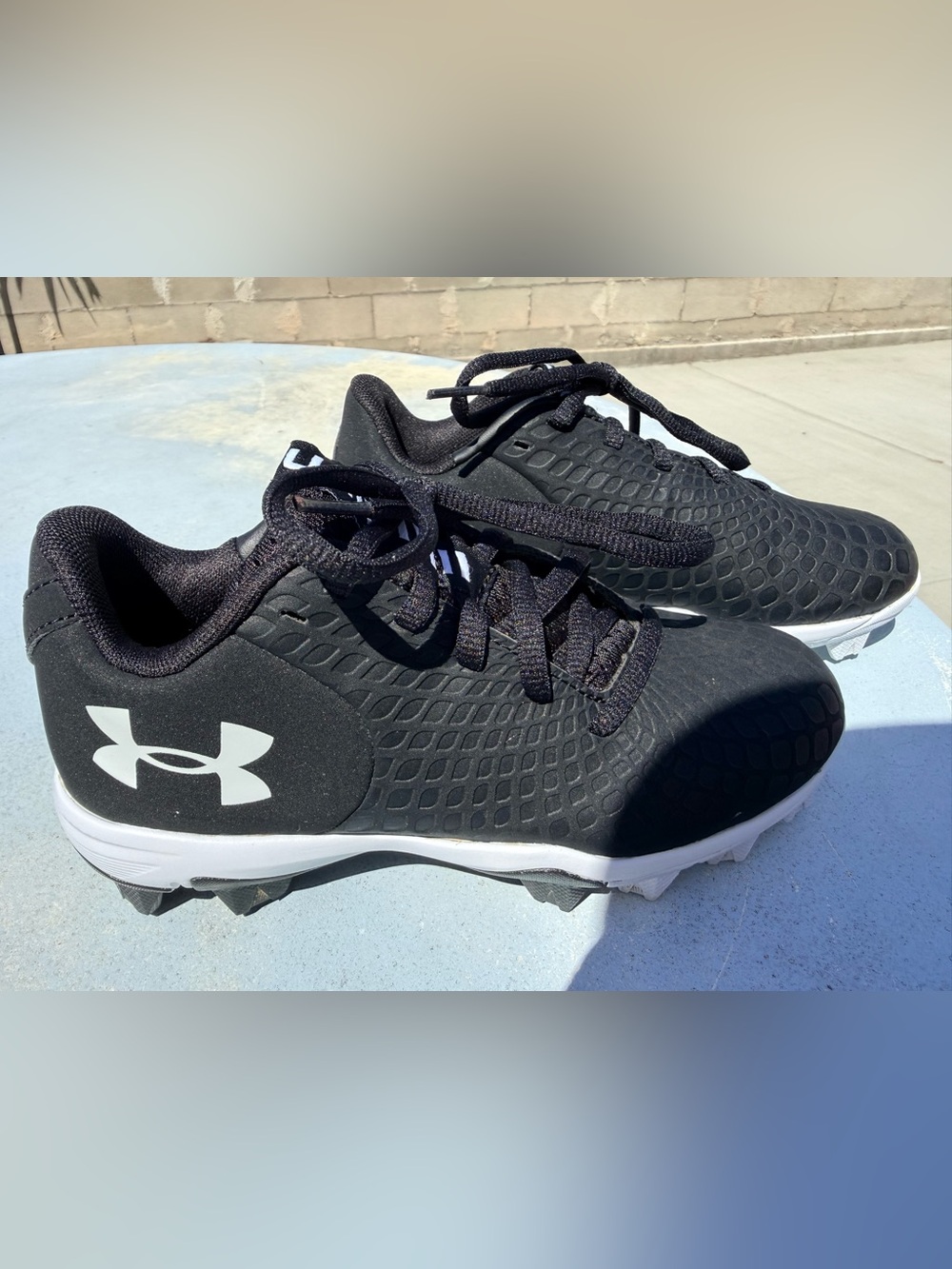 Under Armour Black baseball softball Cleats